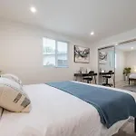 Modern Noho Gem 5Ms 4Rm Universal
