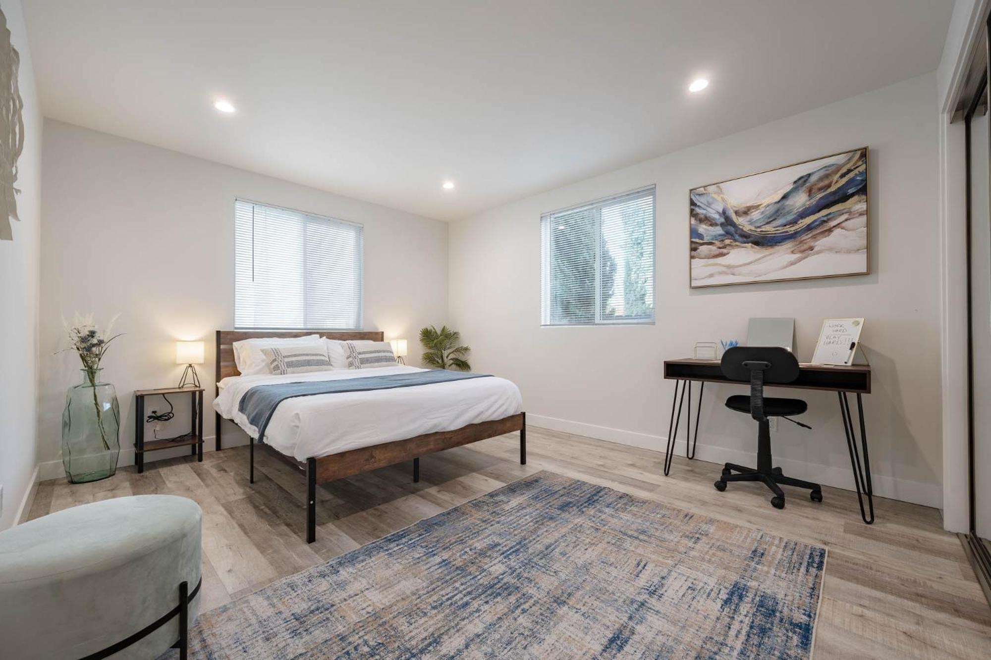 Modern Noho Gem 5ms 4rm Universal * Los Angeles
