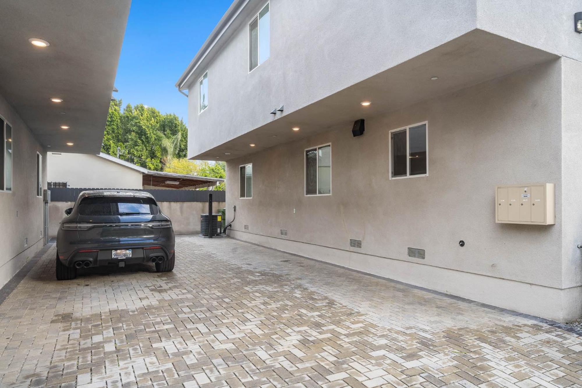 Apartment Modern Noho Gem 5ms 4rm Universal *