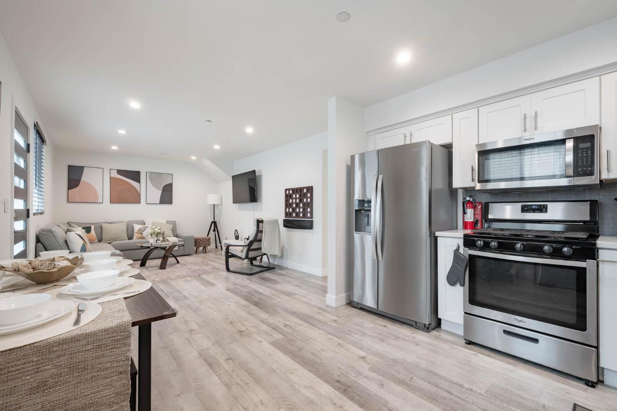 Modern Noho Gem 5ms 4rm Universal Apartment