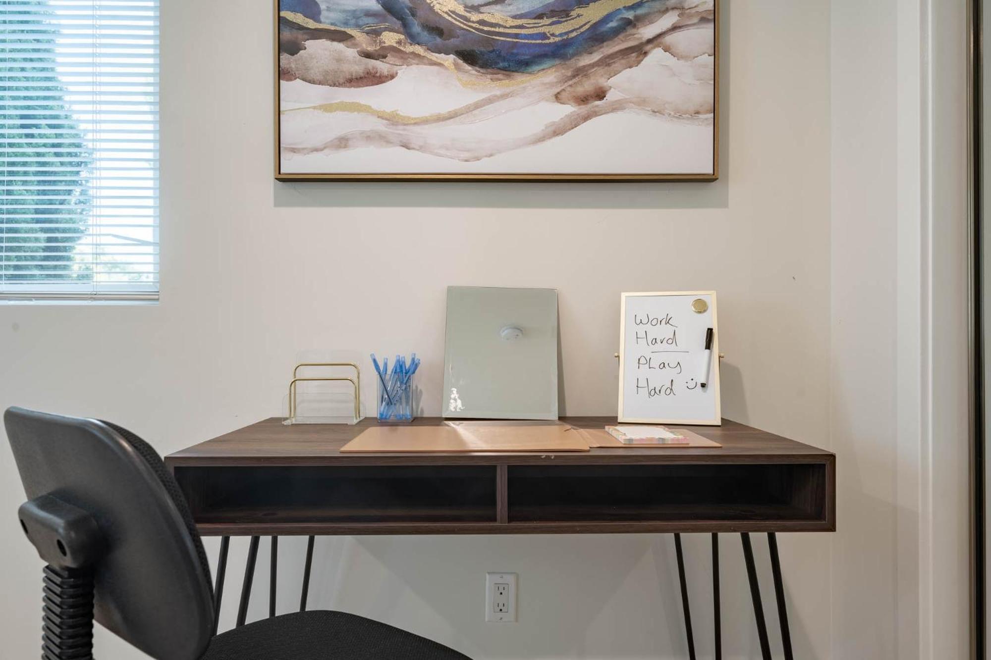 Apartment Modern Noho Gem 5ms 4rm Universal