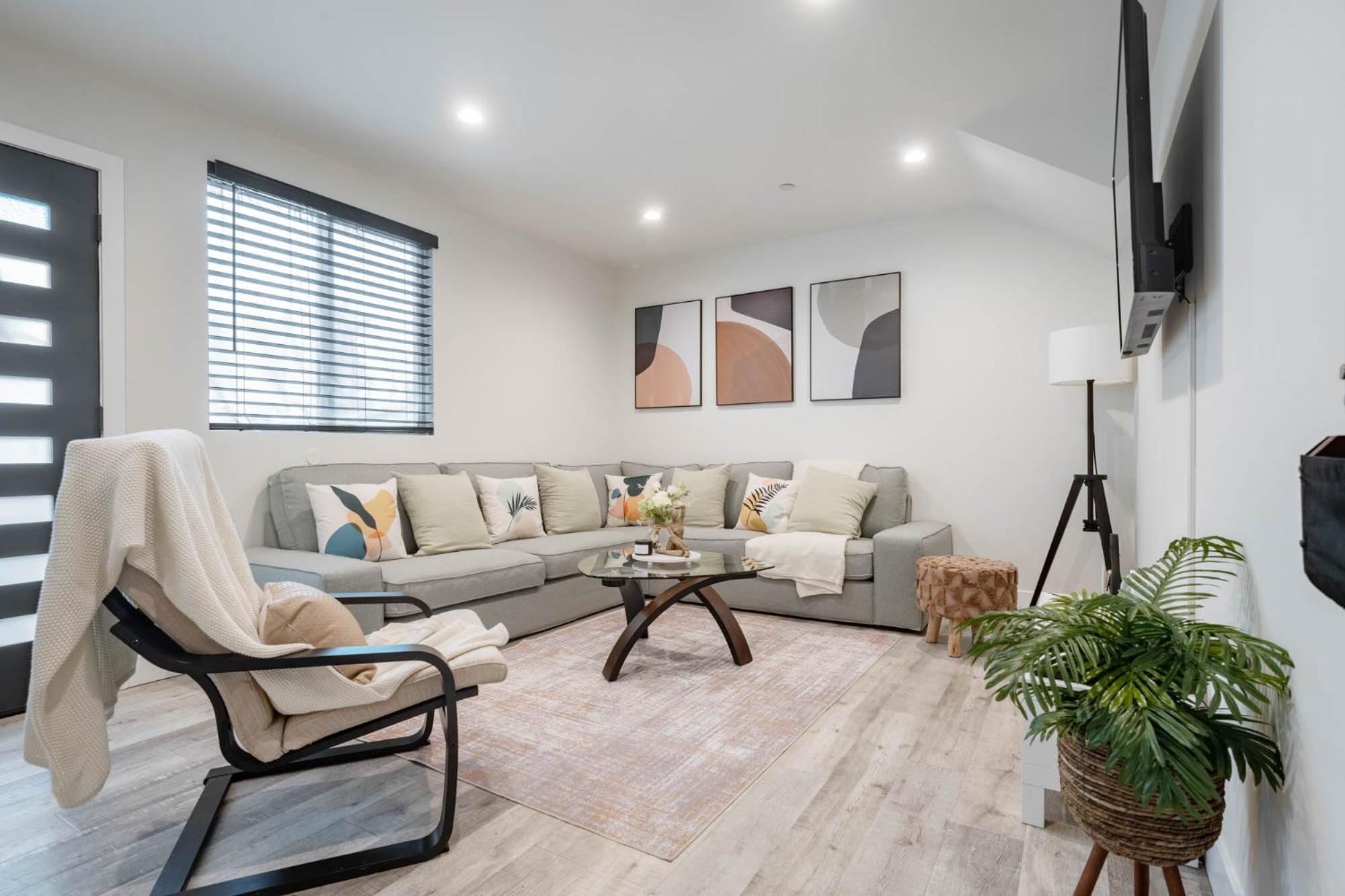 Modern Noho Gem 5ms 4rm Universal Apartment