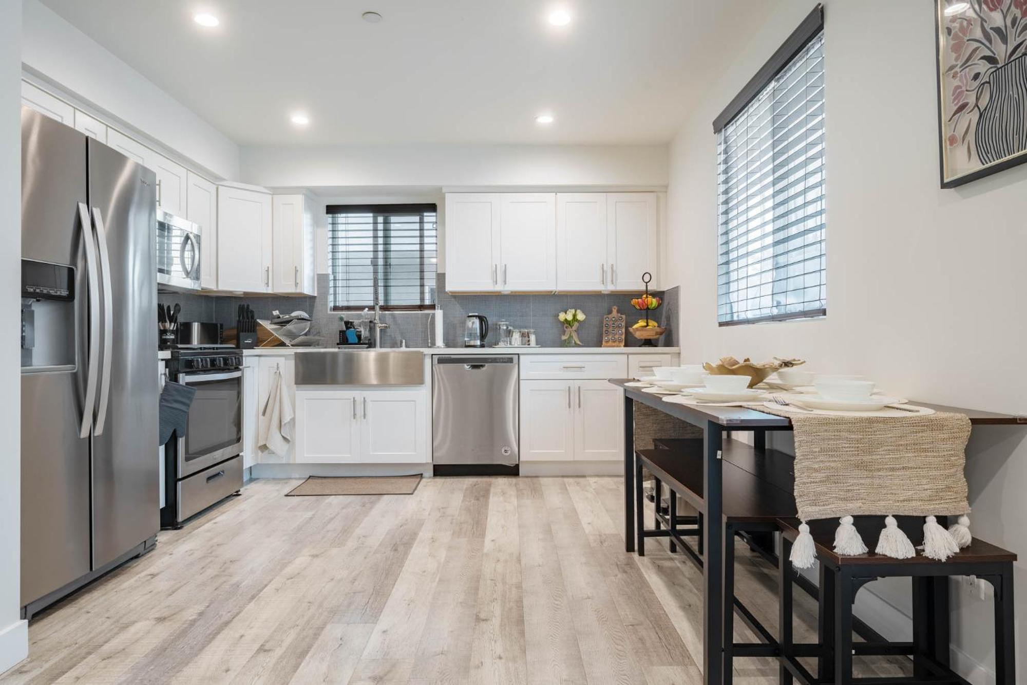 Modern Noho Gem 5ms 4rm Universal Apartment